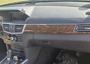 Samochód osobowy mercedes w 212
