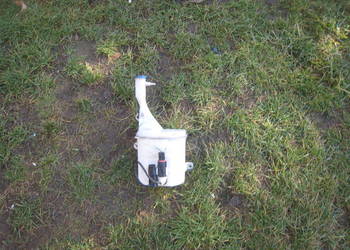 Zbiornik płynu spryskiwaczy pompka Toyota Yaris I 99-06 Francja