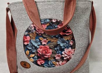Duża torba na ramię z kieszeniami – pojemna shopperka z kwiatowym wzorem