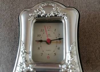 Zegarek budzik SS retro Quartz na baterię.