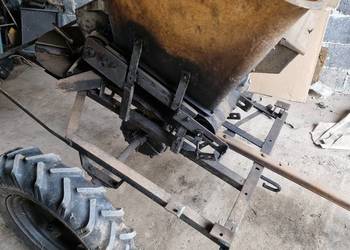 Rozsiewacz do nawozow kos siewnik do wapna pług przyczepa rozrzutnik