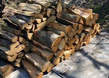 Drewno kominkowe liściaste cięte na 40 cm i łupane.