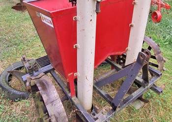 Sadzarka do ziemniaków dwurzędowa.