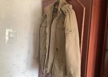 Kurtka meska bardzo ciepla z kapturem i z ciekawym wykonczeniem