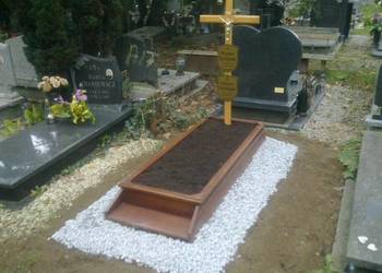 Nagrobki drewniany, pomniki z drewna, obramowania, cmentarz Wrocław