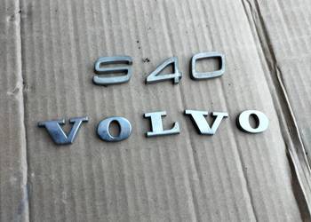 VOLVO S40 NAPIS ZNACZEK EMBLEMAT TYLNEJ KLAPY BAGAŻNIKA