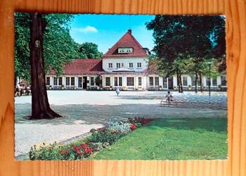 BAD HERSFELD - WIDOK NA BUDYNEK UZDROWISKA W PARKU ZDROJOWYM