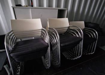 Designerskie krzesła biurowerowo - konferencyjne na płozie 15 sztuk.