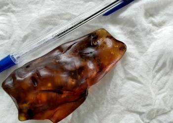 Bryłka bursztynu, piękna