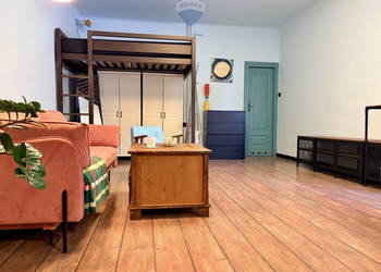 Klimatyczna kawalerka w kamienicy na Powiślu