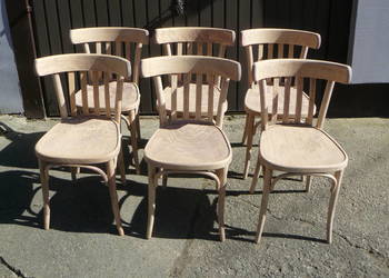 Stare krzesła gięte.