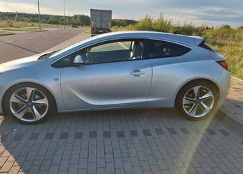 Opel Astra GTC 2011