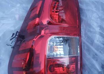 Toyota Hilux VIII Lampa lewa prawa tyl tylna ory komplet 15-22r zwykla