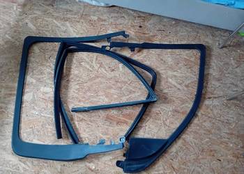 Listwy ramek prawa i lewa z gumami