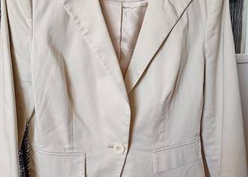 Żakiet damski w kolorze jasno beżowym