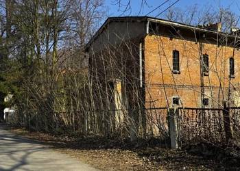 NA SPRZEDAŻ: DZIAŁKA INWESTYCYJNA Z BUDYNKIEM W CENTRUM WALIMIA