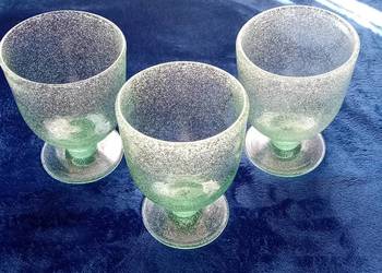 Zestaw 3 zielonych kielichów typu Goblet, szkło mocno napowietrzone Antico.