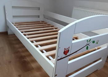 2 Łóżka dziecięce 160x80 drewniane materace