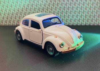 Biały VW "Garbusek"