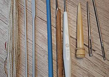 Zestaw zabytkowych szydełek do prac z włókniną