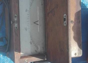 Miernik elektryczny stary zabytkowy miernik woltomierz