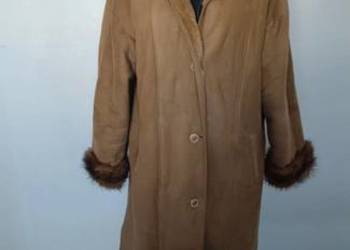 Płaszcz ocieplany kożuszkiem zapinany na guziki brązowy vintage boho retro