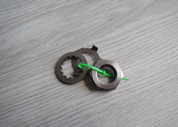 Nakrętka Podkładka Zabezpieczenie Kosza Sprzęgła Yamaha TTR TT 600 R RE 98…