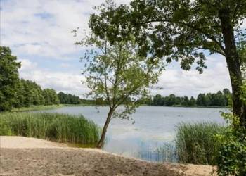 Działka nad jeziorem