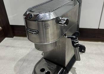 Ekspres kolbowy De'Longhi Dedica EC685.BK - Czarny, 15 bar, 1350W
