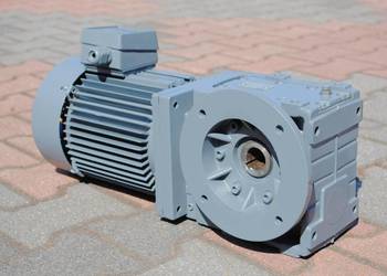 Motoreduktor kątowy 2,2kw. 113obr./min. LENZE MDXMA1M100-12