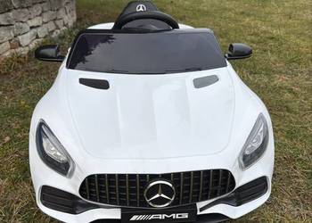 Samochód elektryczny Mercedes GT na akumulator