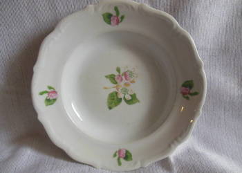 Talerz głęboki w różowe kwiatuszki Wałbrzych PRL Talerz głęboki w różowe kwiatuszki Wałbrzych PRL