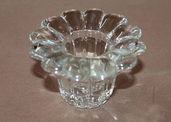 Mały świecznik w kształcie kwiatka nr 1034