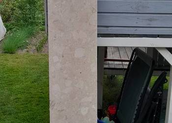 Parapety z konglomeratu