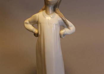 LLADRO Dziewczynka w nocnej koszuli