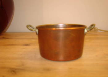 mały miedziany garnuszek