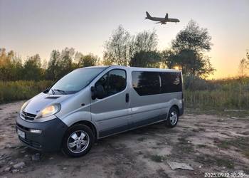 Osobowy Opel Vivaro Long