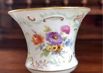 Wazon na stopie. Syg. Meissen/Misnia. Ręcznie zdobiona. Przepiękne bukiety Wazon na stopie. Syg. Meissen/Misnia. Ręcznie zdobiona. Przepiękne bukiety