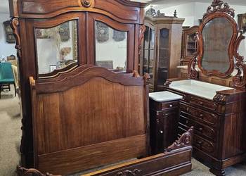 Sypialnia (łóżko, szafa, toaletka, szafka nocna)