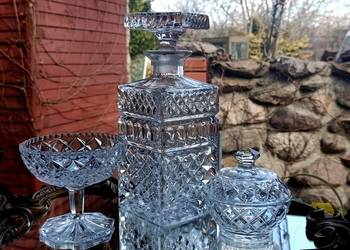 Zestaw kryształowy karafka ,bombonierka ,cukierniczka na stopie