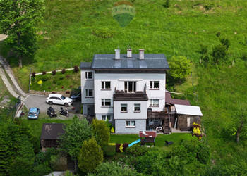 Dom z mieszkaniem