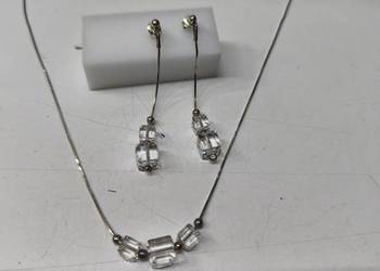 Sprzedam kolczyki z wisiorkiem z kamieniami swarovskiego