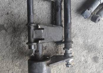 Piaggio X8 zawieszenie silnika