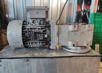 Motoreduktor kątowy przelotowy 0,75kW / 400V / 96 obr/min