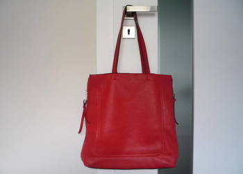 Czerwona torebka Pojemna Duża Mieści format A4 zapinana na zamek Czerwona torebka Pojemna Duża Mieści format A4 zapinana na zamek