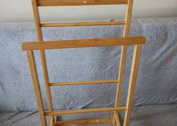 Bambusowy sługa wieszak.