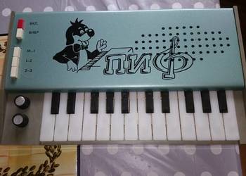 Radziecki zabytkowy instrument muzyczny