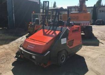 Zamiatarka spalinowa Power Boss 9XR rok 2015 Hako