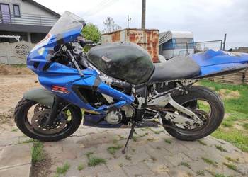Yamaha R6  baza na tor
