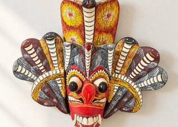 maskę ze Sri Lanki przedstawiającą demona kobry (Naga Raksha